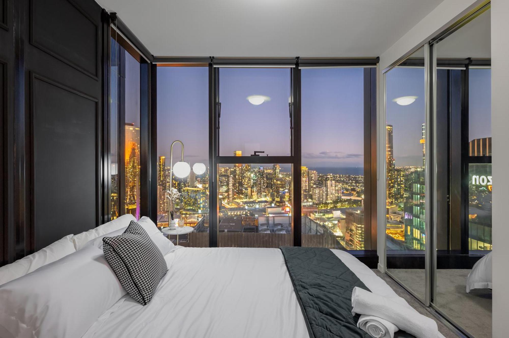 Wow On Collins Apartment